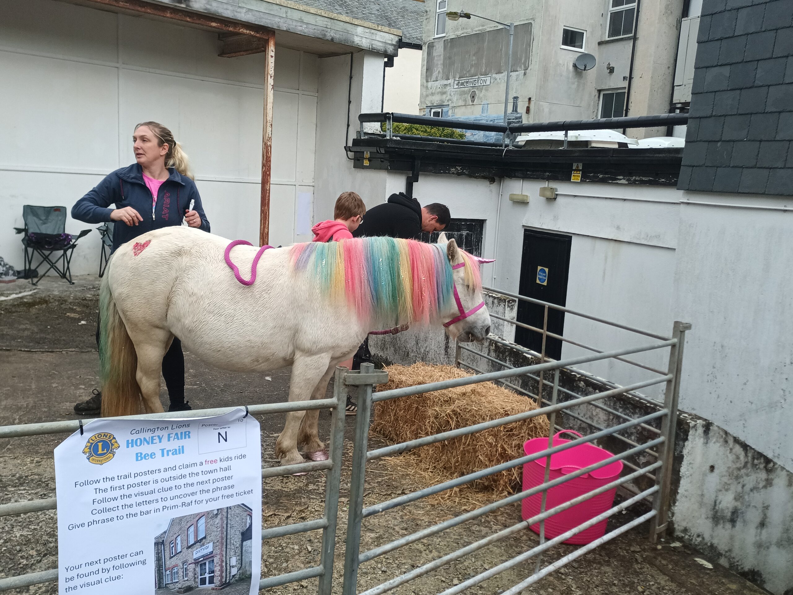 The unicorn at the honey fair, set up next to the Prim-Raf